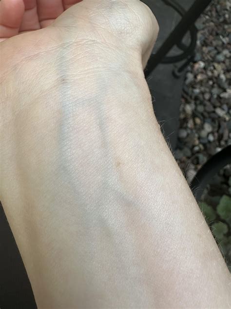 What color of jewelry looks best with my skin tone? : r/coloranalysis