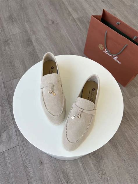 Лоферы женские замшевые Лоро Пиано Charms Walk Beige Premium - купить в ...