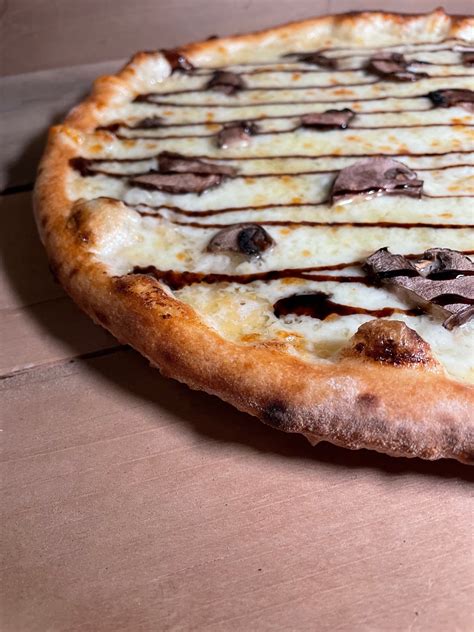 Broken Tree Pizza | Restaurant | Neenah, WI