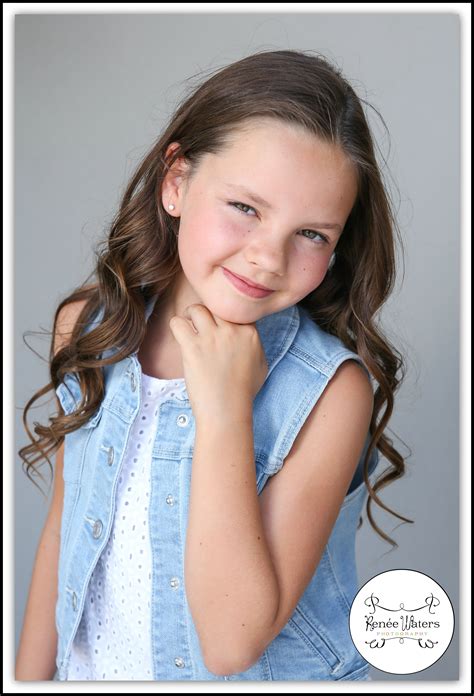 tween headshot pose, wardrobe, building background. Photo by: Renee ...