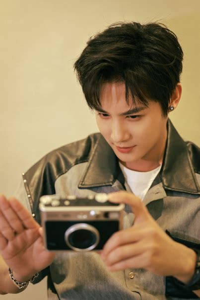 Какой классный фотограф! 溜 #ZhengYeCheng #ЧжэнЕЧэн #Zheng_YeCheng #Чжэн ...