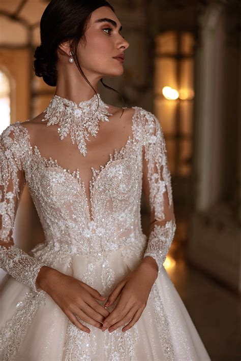 Royal Elegance: RE256 Jacqueline