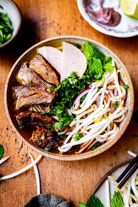 vietnamese beef bun    vietnamese spicy beef noodle soup