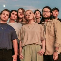 Cantores Com U - Artistas que comienzan con la letra U - LETRAS.COM