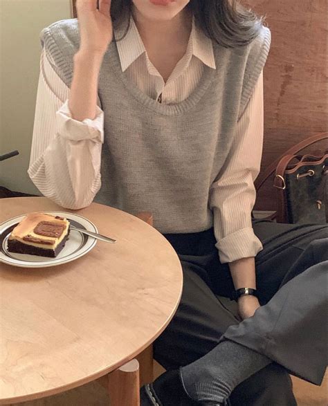 Sweater weather aesthetic | Sweater weather, Long sleeve blouse, Sweaters