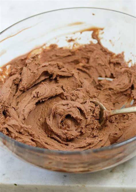 Easy Vegan Chocolate Mousse (Only 5 Ingredients!)