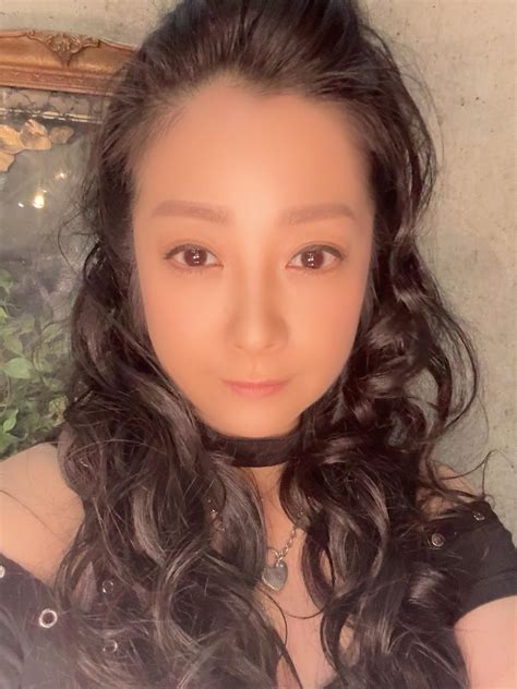 375.komukai | #小向美奈子 #劇場限定 #photobook #いつも応援ありがとう | Instagram