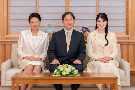 天皇陛下「支え合い、困難乗り越えることを願う」 年頭に感想 | 毎日新聞