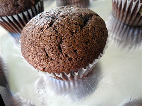 Moist Chocolate Cupcakes - Lovely Food Blog