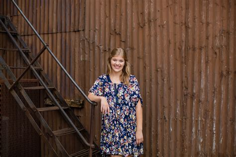 Sara // Ballet Inspired Ames Senior Photos — Des Moines Senior Wedding