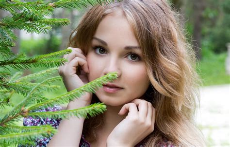 Wallpaper look, girl, branches, face, sweetheart, model, hair, spruce ...