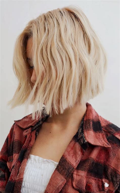 Getting a lob hair cut reveals a more youthful appearance 18