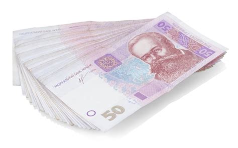 Українці відмовляються від паперових грошей