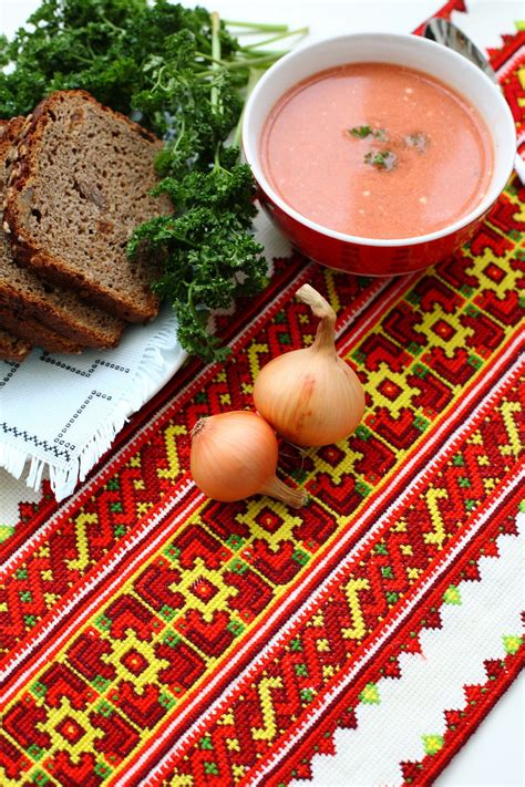Свининка на кісточці, жменька квасольки, Грибочки, капуста, штук три ...
