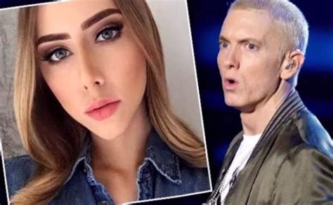 Эминемийн охин галбирлаг биеэрээ гайхуулав
