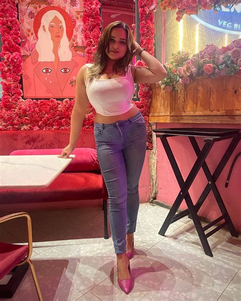 Aliya Naaz : r/BeautifulIndianWomen2