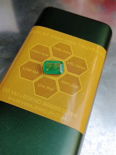 da ngoc luc bao emerald