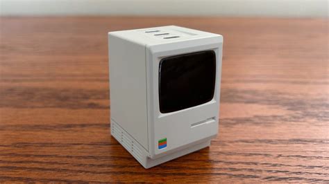 Shargeek Retro 67 review: Adorable Macintosh-shaped charger