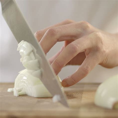 How to chop an onion video - Good Housekeeping Institute