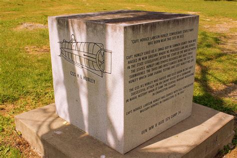Memorial Capt. Horace Lawson Hunley - Castalian Springs - TracesOfWar.com