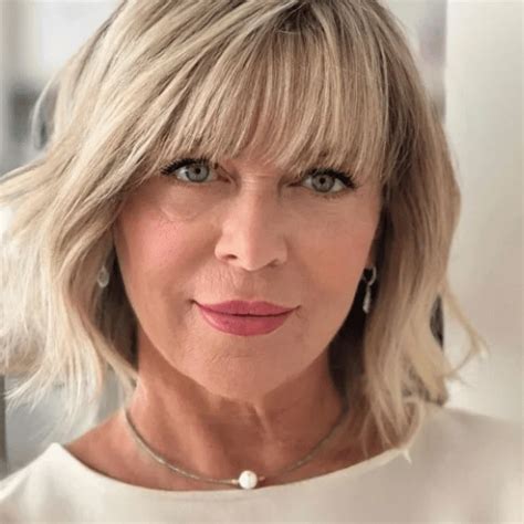 stunning hairstyles  bangs  women     chic shoulder