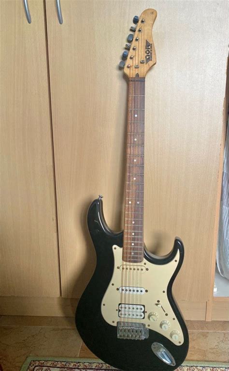 Cort G110 Electric guitar with amp, Hobbies & Toys, Music & Media ...
