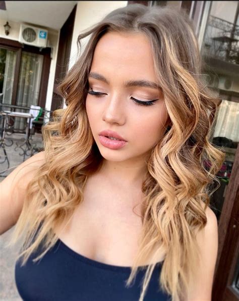 Валя Карнаухова | Long hair styles, Hair styles, Victoria secret ...
