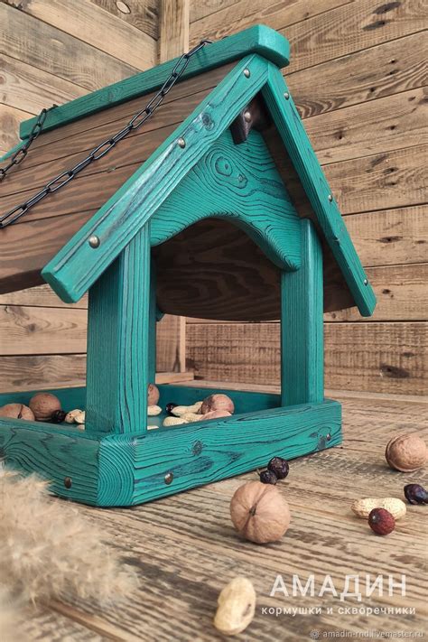 Кормушка для птиц и белок из дерева большая подвесная зелёная на заказ ...