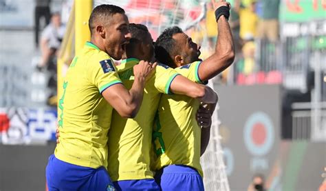 Brasil vence o Irã e está na final da Copa do Mundo de futebol de areia ...