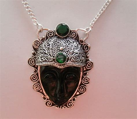 Silver chain necklace featuring the face of a goddess - Catawiki
