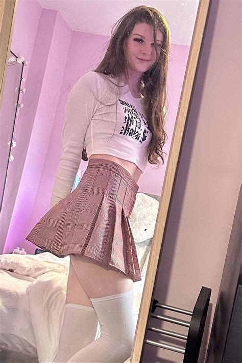 Best 13 Popular Streamer F1NN5TER Explains Why He Started Crossdressing