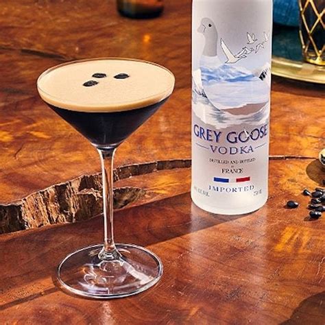 Vodka Cocktail Recipes and Drinks® | GREY GOOSE
