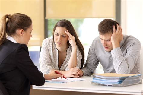 warning signs  youre  financial trouble advantage ccs