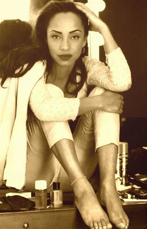 Biografia SADE aka HELEN FOLASADE ADU aka cantareata Hipnotica cu voce ...