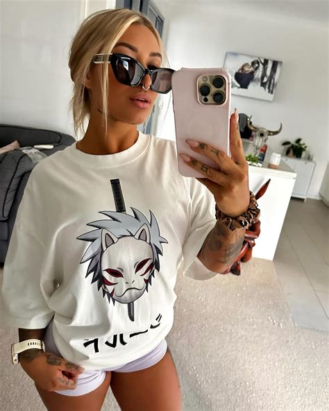 Bella Hall (@__bellahall) • Instagram photos and videos