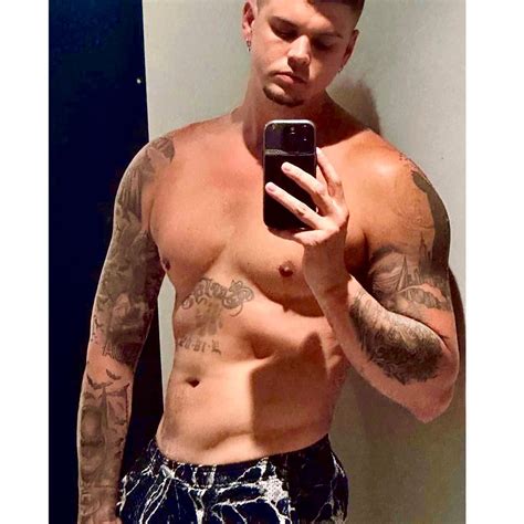 Teen Mom star Tyler Baltierra posts revealing pic as he shows off