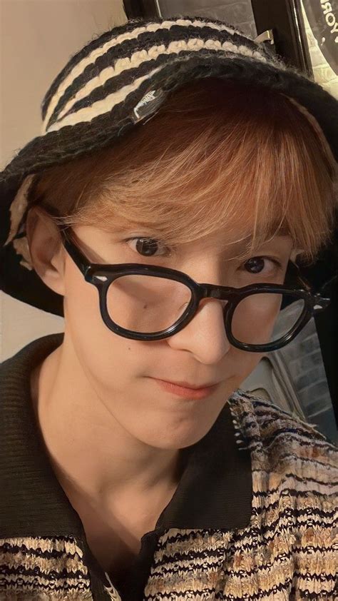 dokyeom insta update selebritas materi pacar gambar