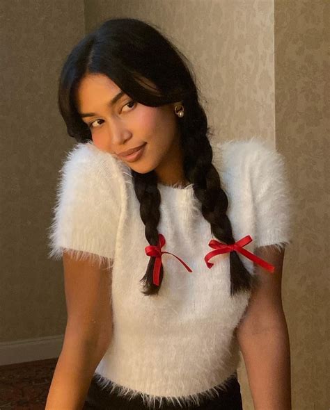 [In overalls and pigtails, Dick Gregory...] what are they? : r/seinfeld