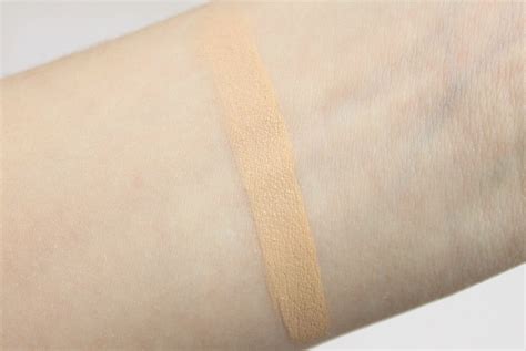 Maybelline Instant Age Rewind Dark Circle Eraser in Light | Review ...