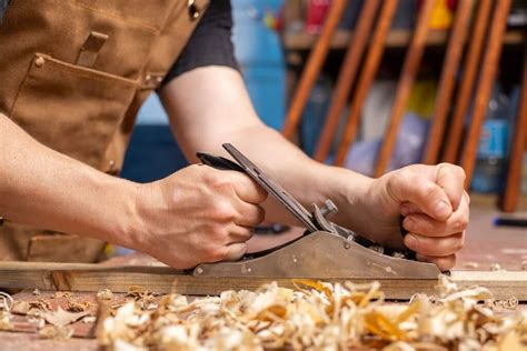 O que é plaina manual e como utilizar? Confira - Blog Leo Madeiras