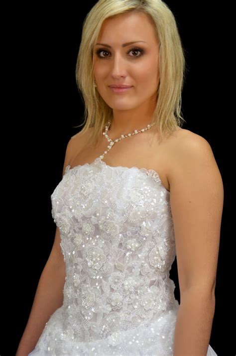 SALON - GALERIE - Braut und Abendmode Anastasia Lux