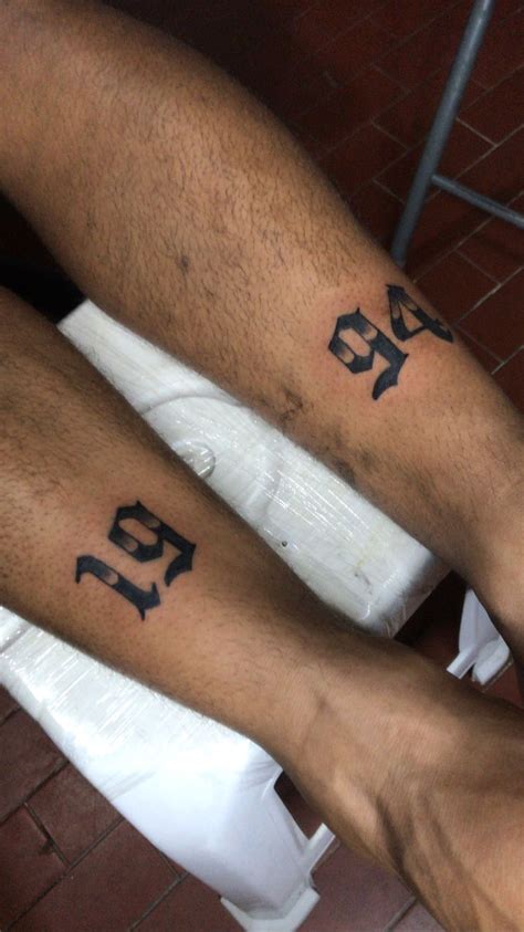 Lettering Tattoo 1994 | Tatuagem na perna, Tatuagem de numeros, Fotos ...