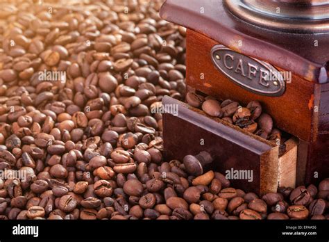 Retro manual coffee mill on roasted coffee beans Stock Photo - Alamy
