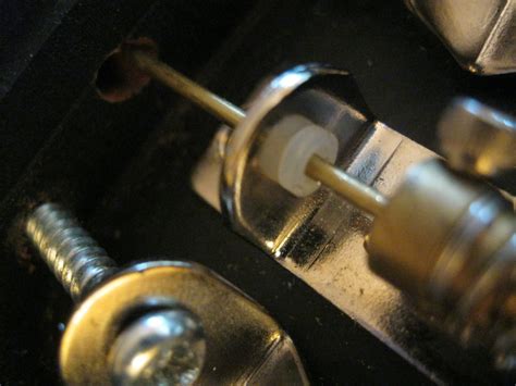 Dreaming Guitar: Tremolo stabilizer