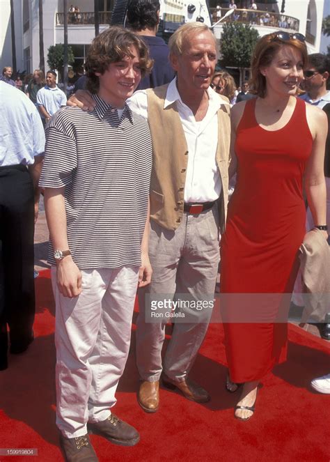 Linda Kozlowski Linda Kozlowski S - The International Herald