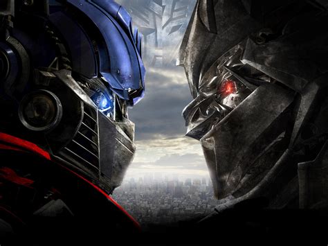 Transformers Showdown HD Wallpaper: Optimus Prime vs. Megatron