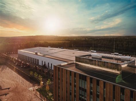 Solar energy partnerships are the future for Lowes company 41