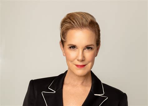 Elizabeth Perkins 2024