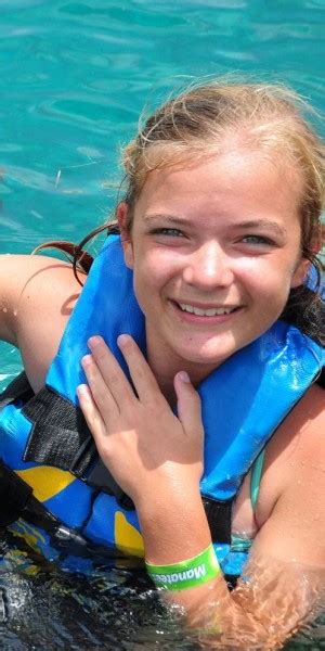 Cancún: Manatee Encounter on Isla Mujeres with Buffet Lunch | GetYourGuide