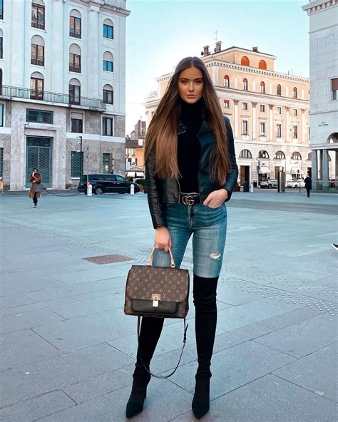 𝐎𝐮𝐭𝐟𝐢𝐭 of the day 🙋🏽‍♀️ #thursday | Fashion trends magazine, Fashion ...